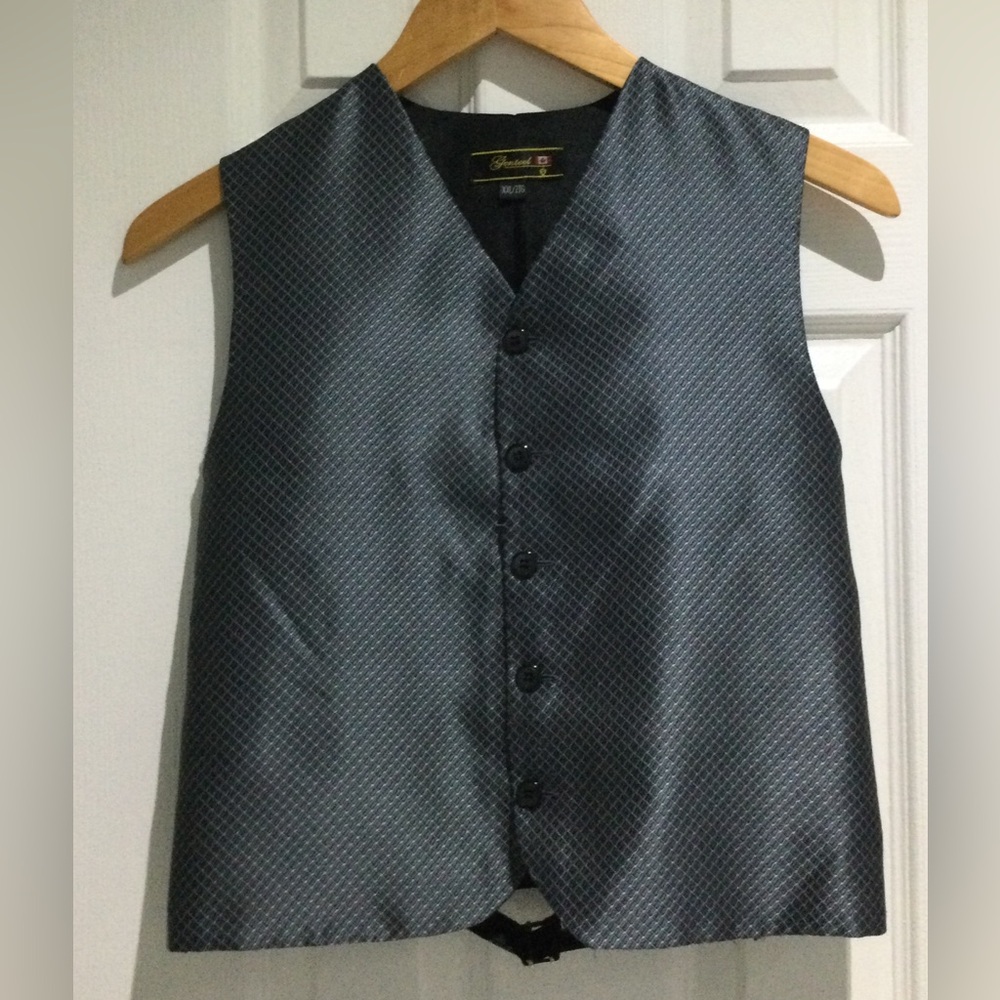 Genteel Gray Vest With Elegant Detail